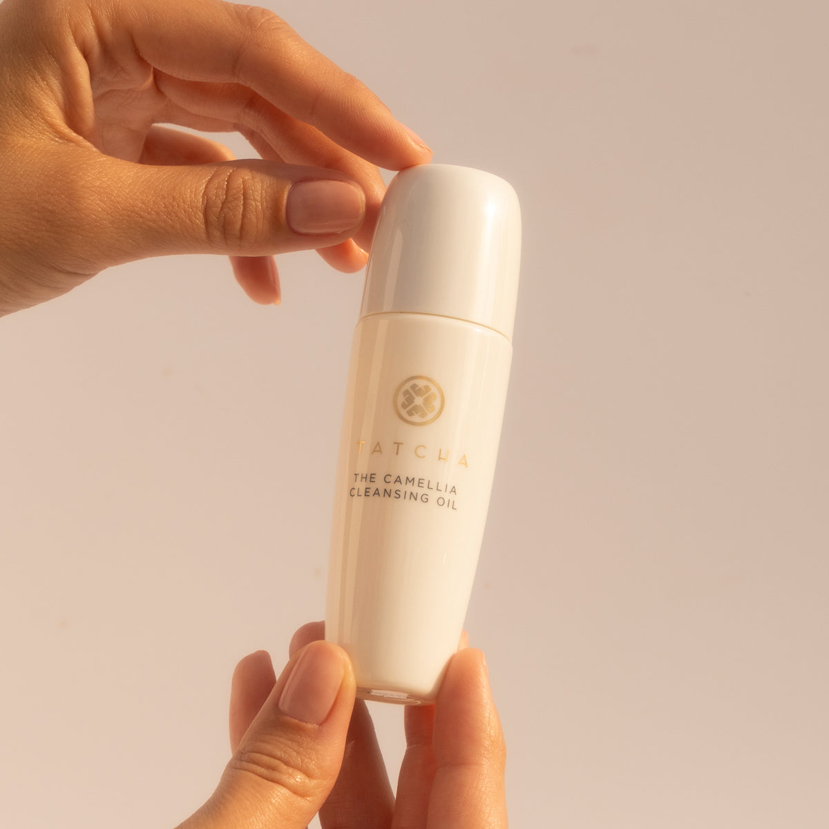The Camellia Cleansing Oil Fresh Looking Skin Cleansing Oil for Everyday Use