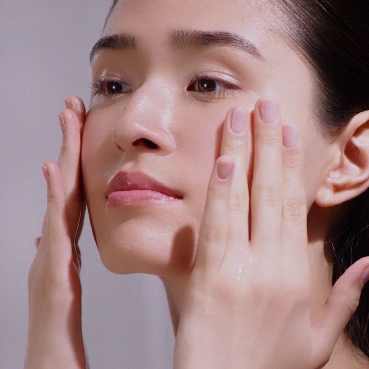 The Camellia Cleansing Oil Fresh Looking Skin Cleansing Oil for Everyday Use