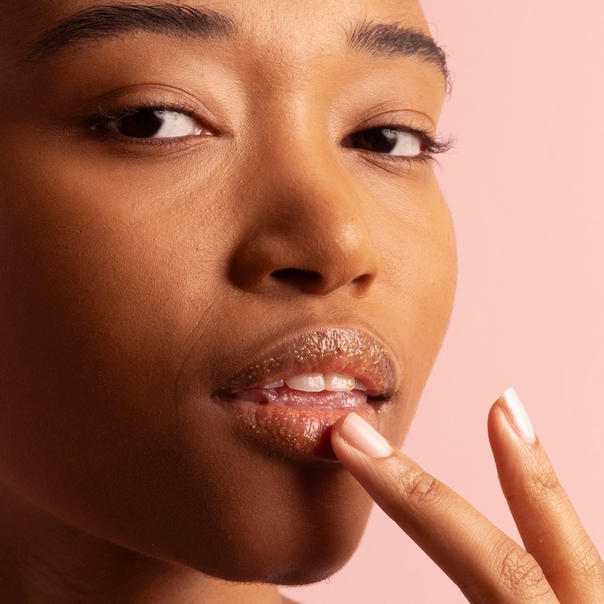 The Kissu Lip Scrub Moisture Support Lip Scrub for Everyday Use