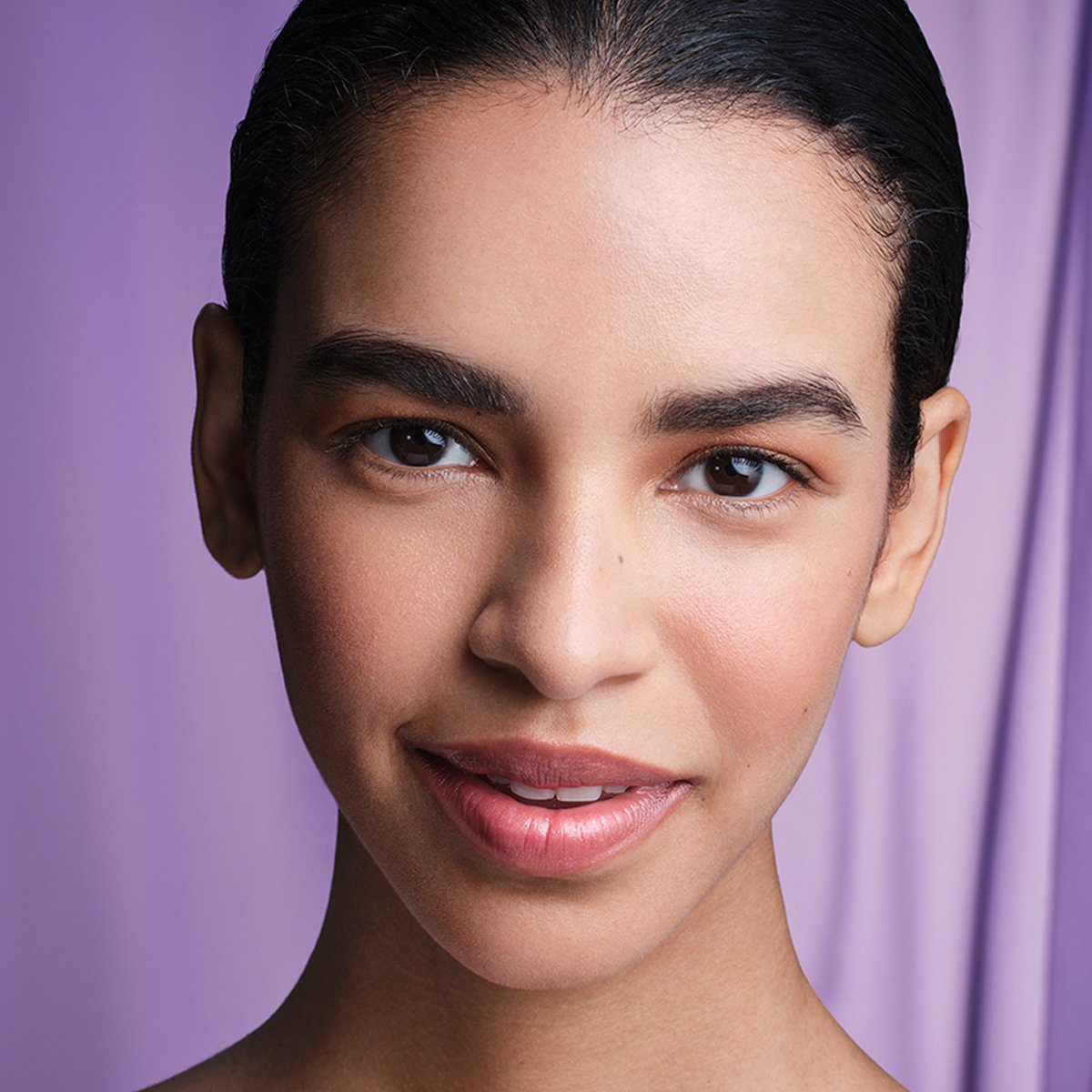 The Liquid Silk Canvas Moisture Support Face Primer for Everyday Use