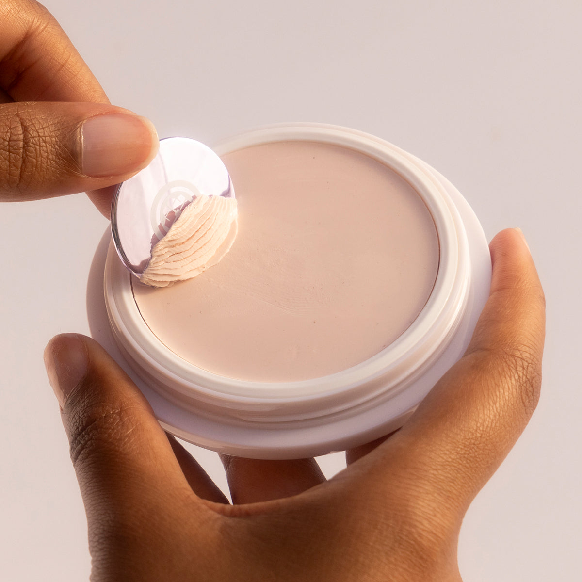 The Silk Canvas Moisture Support Face Primer for Everyday Use