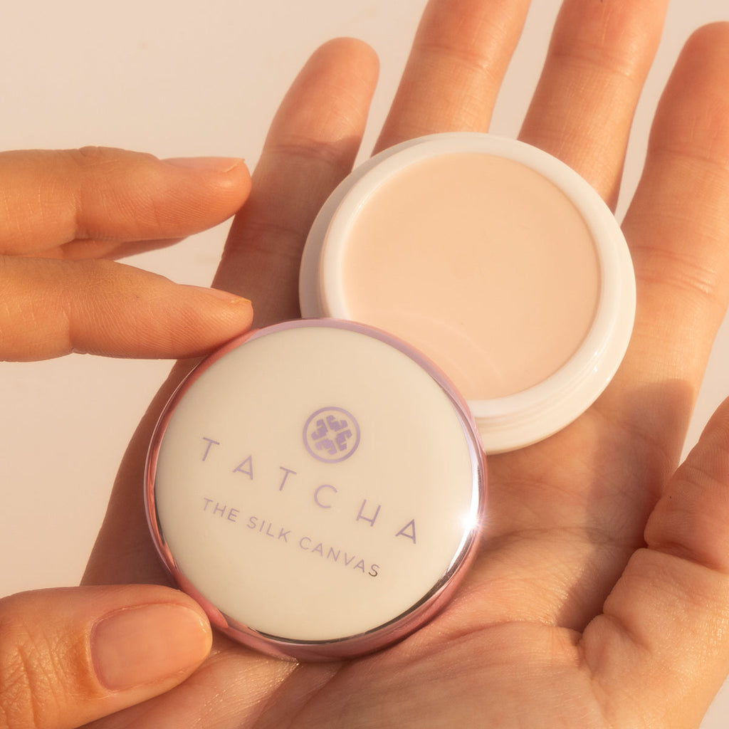 The Silk Canvas Moisture Support Face Primer for Everyday Use